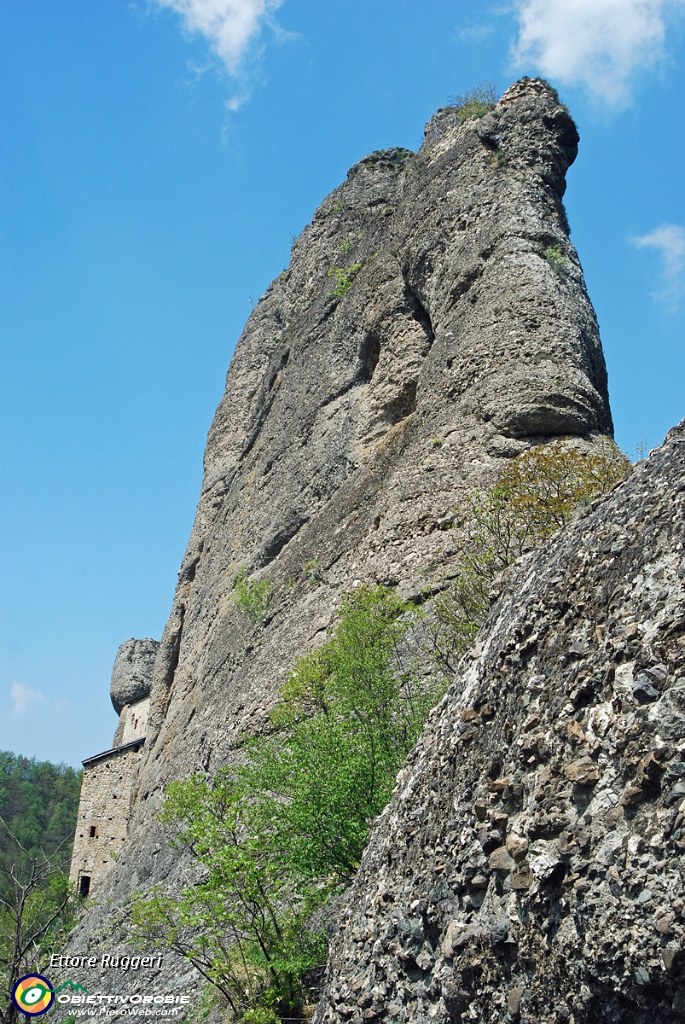 35 - torrione in conglomerato oligocenico.JPG